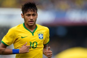 世界杯后：战术板流行“压缩空间+多边协同”示意图