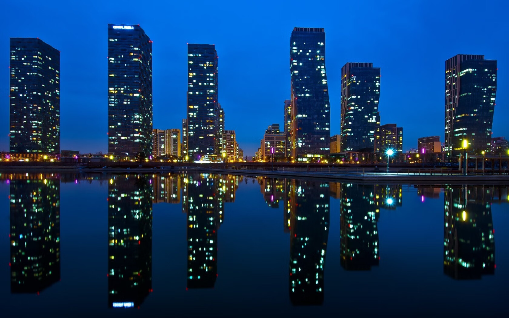 国际足球创新联盟成立，推动技术创新与行业标准提升，国际足联创办的比赛有